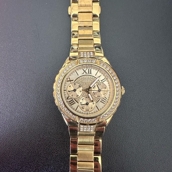 Gold guess watch - Picture 7 of 7